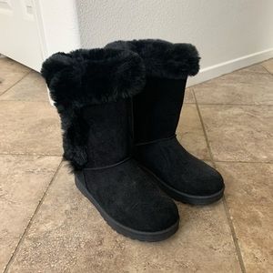 Black boots *never worn*